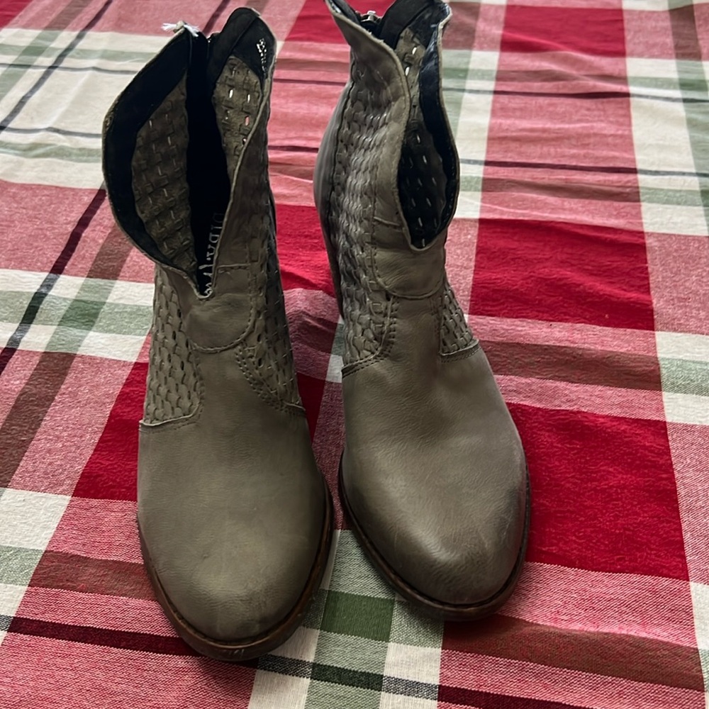 Diba True ankle boots